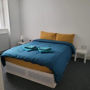 https://lovely-2-bed-fully-refurbished-house-in.cambridgehotelsuk.com