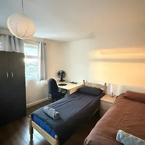 https://king-size-upton-park.brighton-hotels-england.com